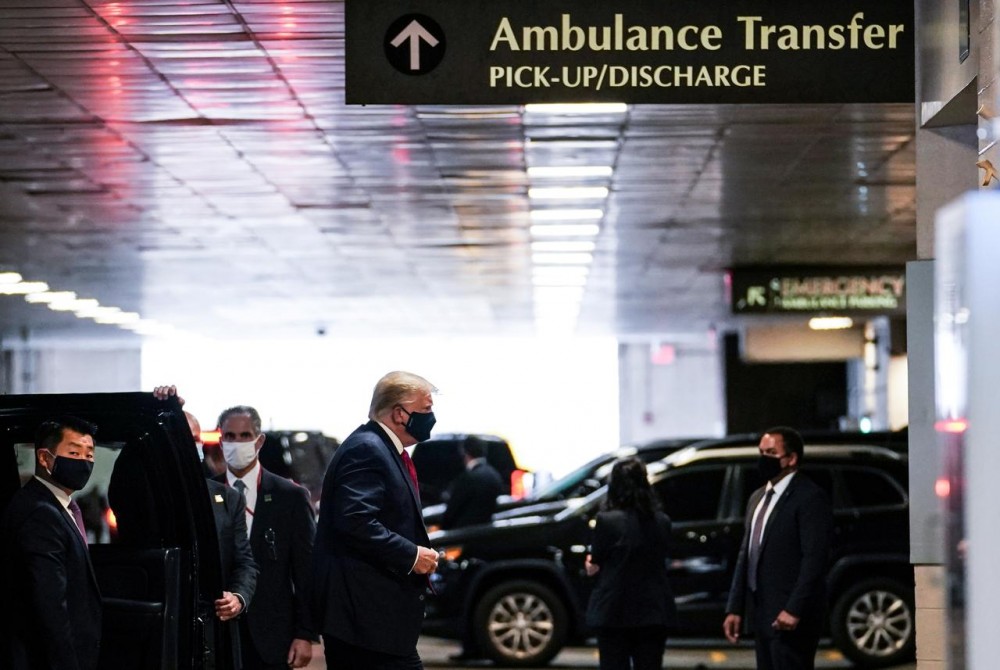 FILE PHOTO: U.S. President Donald Trump arrives at the New York Presbyterian Hospital to visit his younger brother Robert Trump in New York City, U.S., August 14, 2020. REUTERS/Sarah Silbiger/File photo